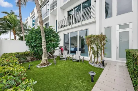 2743 Ne 1st Street Pompano Beach FL 33062