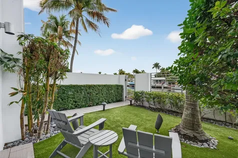 2743 Ne 1st Street Pompano Beach FL 33062