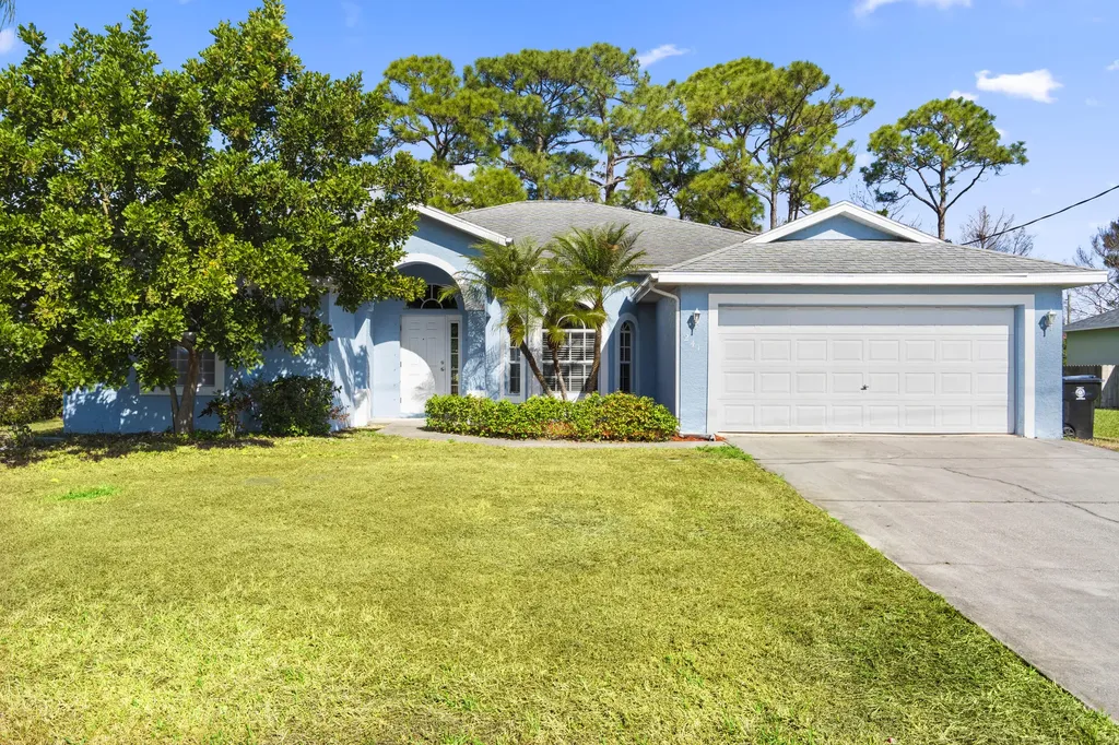 241 Se Starfish Port Saint Lucie FL 34984