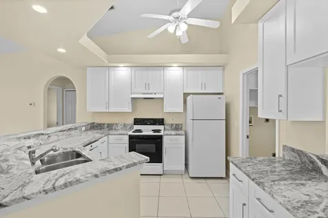 241 Se Starfish Port Saint Lucie FL 34984