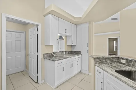241 Se Starfish Port Saint Lucie FL 34984