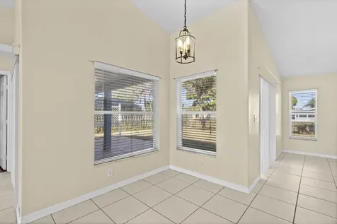 241 Se Starfish Port Saint Lucie FL 34984