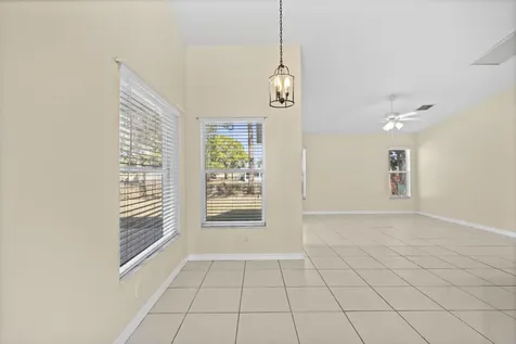 241 Se Starfish Port Saint Lucie FL 34984