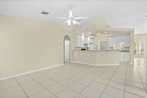 241 Se Starfish Port Saint Lucie FL 34984
