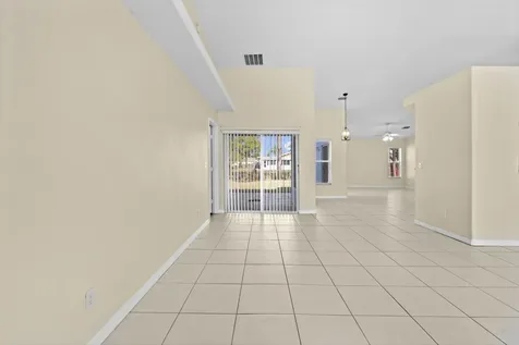 241 Se Starfish Port Saint Lucie FL 34984