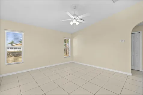 241 Se Starfish Port Saint Lucie FL 34984