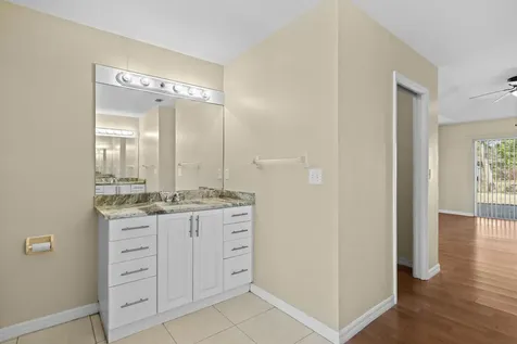 241 Se Starfish Port Saint Lucie FL 34984