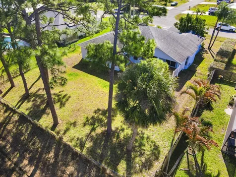 241 Se Starfish Port Saint Lucie FL 34984