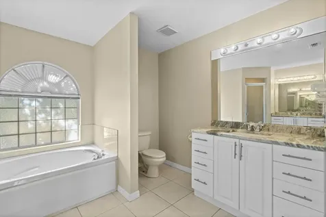 241 Se Starfish Port Saint Lucie FL 34984
