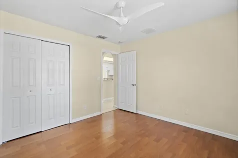 241 Se Starfish Port Saint Lucie FL 34984