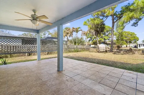 241 Se Starfish Port Saint Lucie FL 34984