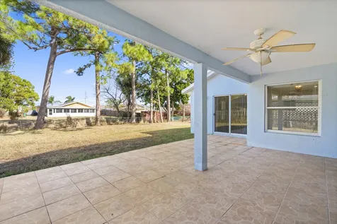 241 Se Starfish Port Saint Lucie FL 34984
