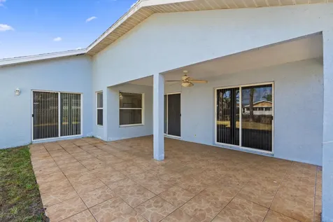 241 Se Starfish Port Saint Lucie FL 34984