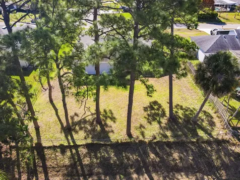 241 Se Starfish Port Saint Lucie FL 34984
