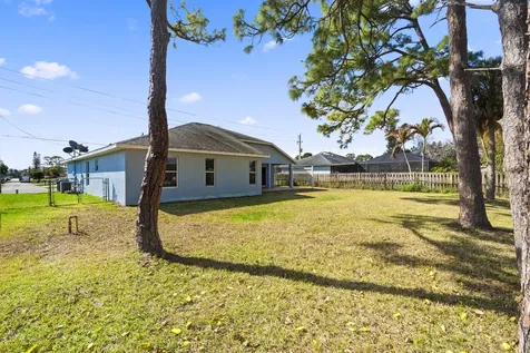 241 Se Starfish Port Saint Lucie FL 34984