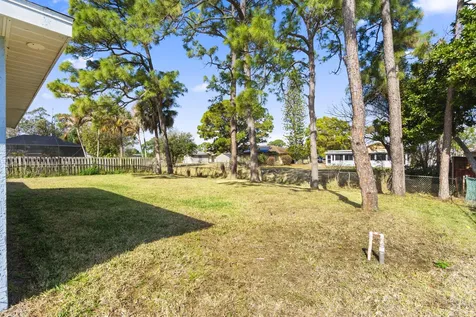 241 Se Starfish Port Saint Lucie FL 34984