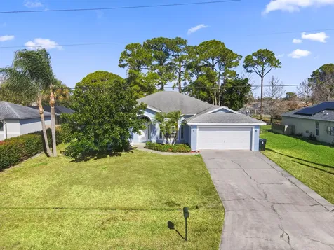 241 Se Starfish Port Saint Lucie FL 34984