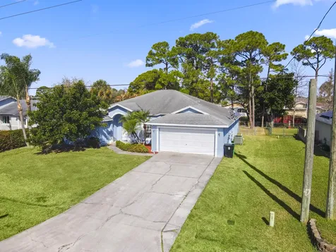 241 Se Starfish Port Saint Lucie FL 34984