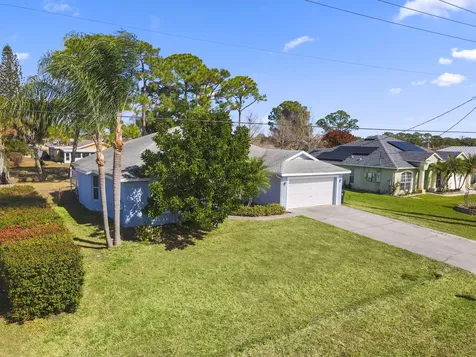 241 Se Starfish Port Saint Lucie FL 34984