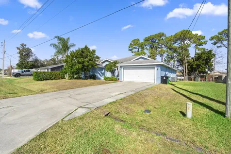 241 Se Starfish Port Saint Lucie FL 34984