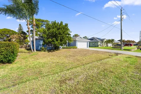 241 Se Starfish Port Saint Lucie FL 34984