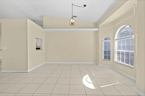 241 Se Starfish Port Saint Lucie FL 34984