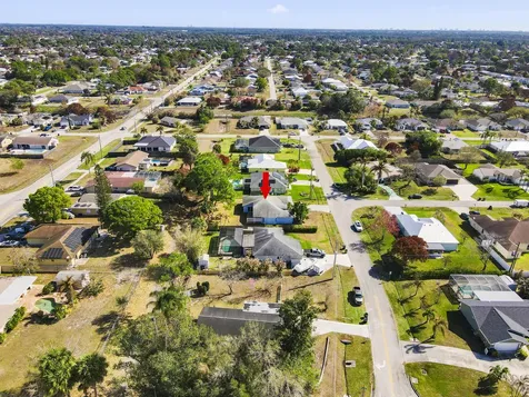 241 Se Starfish Port Saint Lucie FL 34984