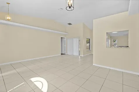 241 Se Starfish Port Saint Lucie FL 34984
