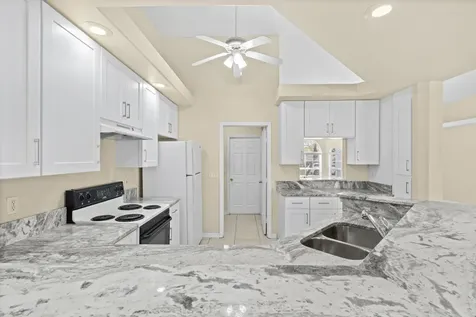 241 Se Starfish Port Saint Lucie FL 34984