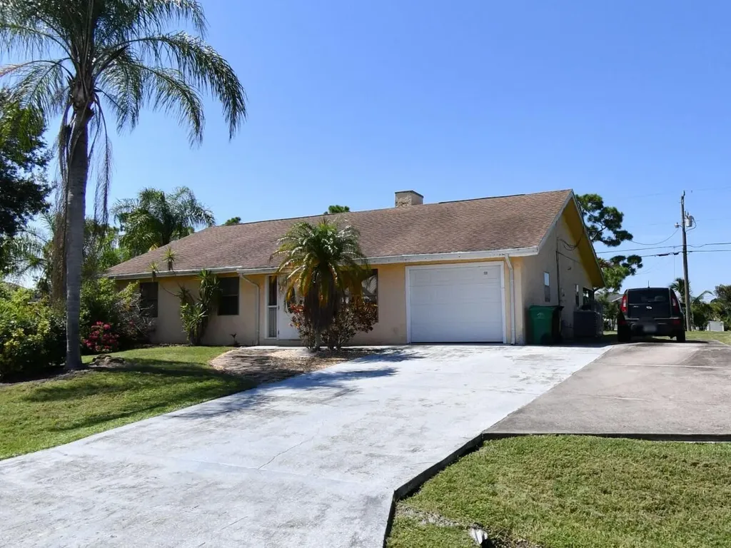 109 Sw Meade Circle Port Saint Lucie FL 34953