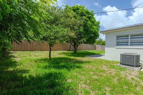 1717 16th Court Lake Worth Beach FL 33460