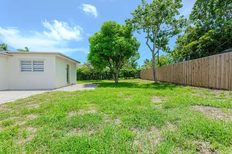 1717 16th Court Lake Worth Beach FL 33460