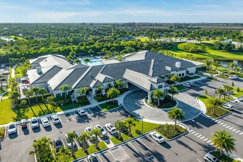 9918 Pecorino Isle Boynton Beach FL 33473