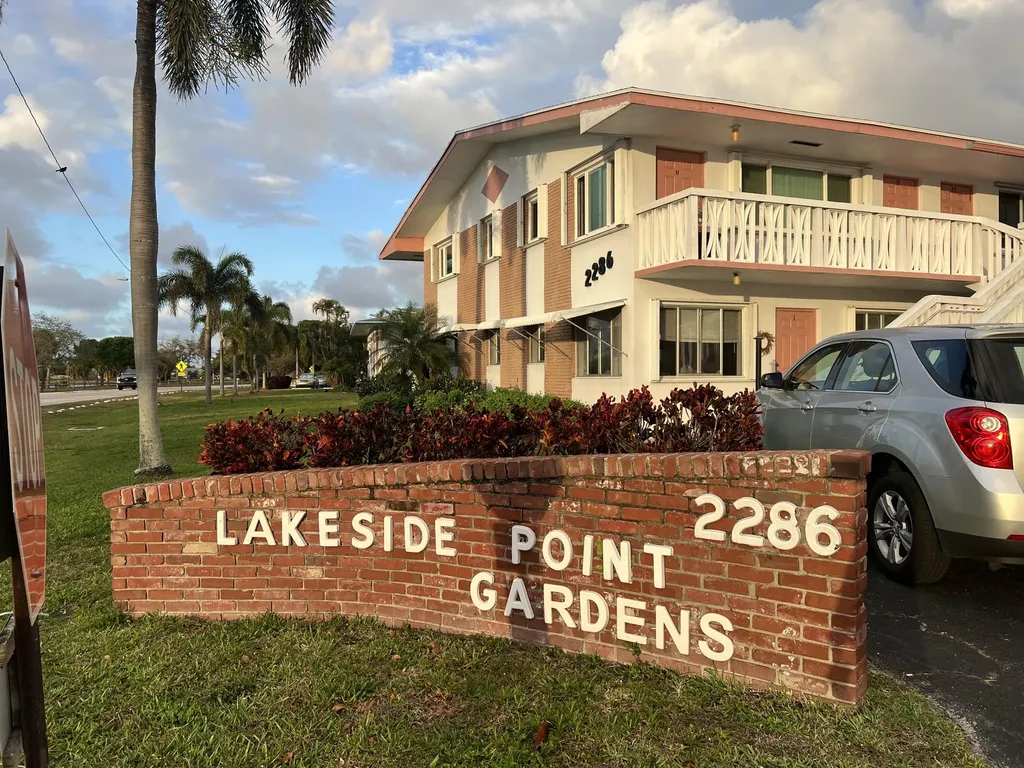 2286 Lake Osborne Drive Lake Worth Beach FL 33461