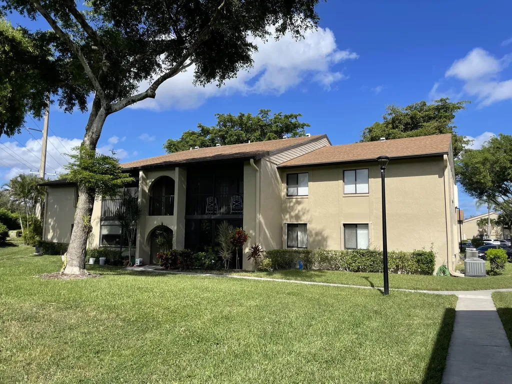 516 Shady Pine Way Greenacres FL 33415