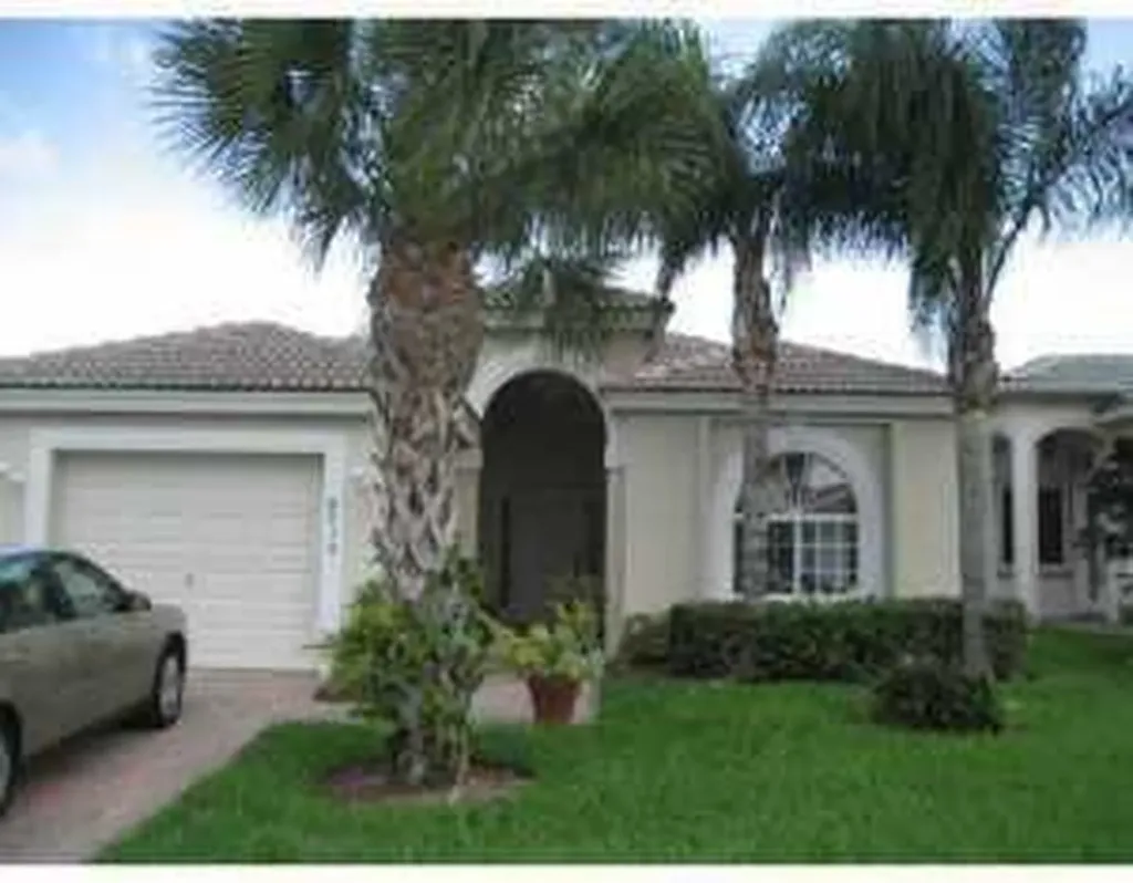 8010 Bellafiore Way Boynton Beach FL 33473