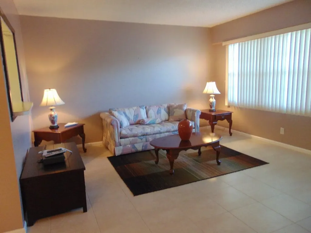 292 Fanshaw G Boca Raton FL 33434