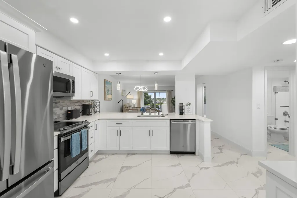 6936 Huntington Lane Delray Beach FL 33446