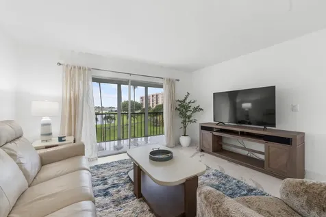 6936 Huntington Lane Delray Beach FL 33446