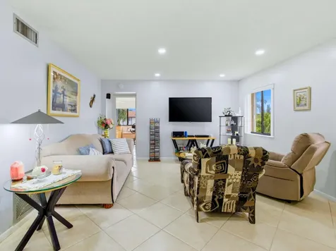 331 Knotty Pine Circle Greenacres FL 33463