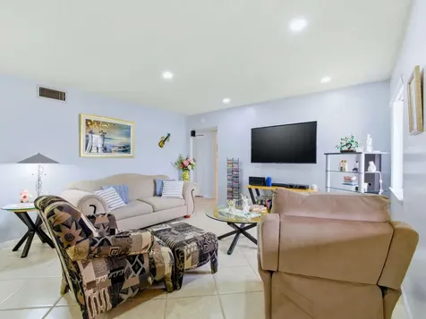 331 Knotty Pine Circle Greenacres FL 33463