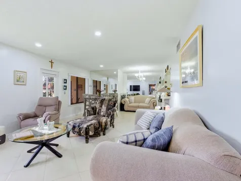 331 Knotty Pine Circle Greenacres FL 33463