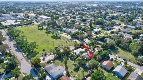 237 SW 3rd Avenue Delray Beach FL 33444