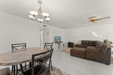 201 Country Lane Boynton Beach FL 33435