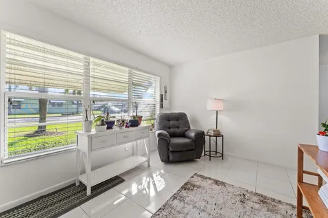 201 Country Lane Boynton Beach FL 33435