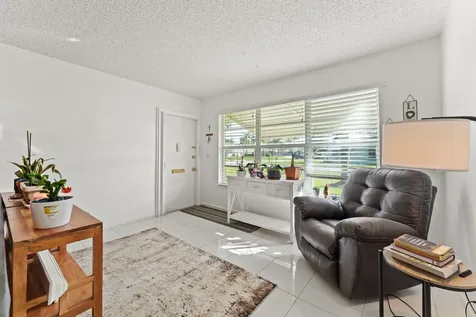 201 Country Lane Boynton Beach FL 33435