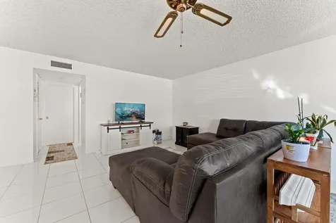 201 Country Lane Boynton Beach FL 33435