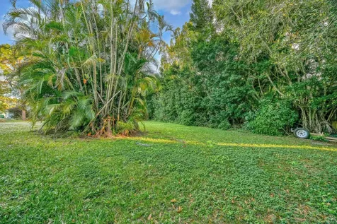 8690 Shadylake Lane Fort Pierce FL 34947