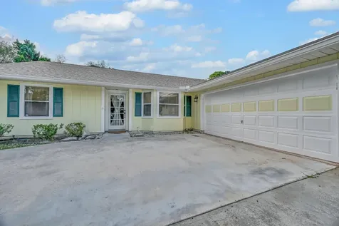 8690 Shadylake Lane Fort Pierce FL 34947