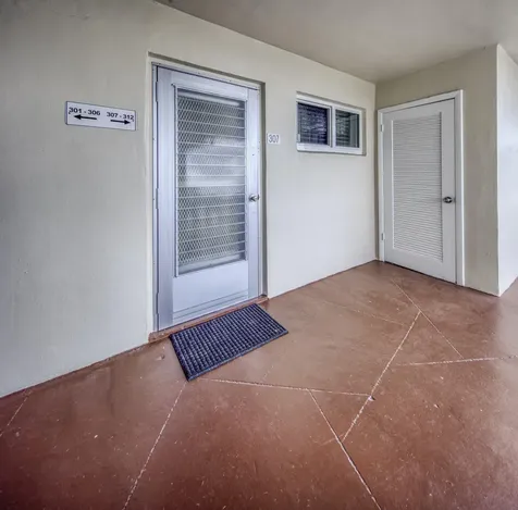 2566 Garden Drive Lake Worth Beach FL 33461
